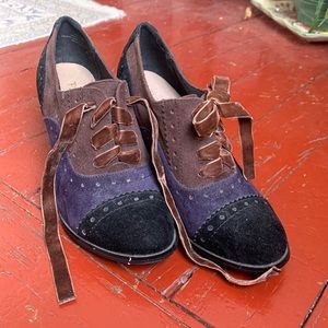 Suede Shoes sz 8.5 Restricted Brand